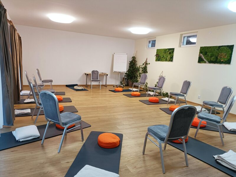 Meditačná poloha pri meditácii mindfulness